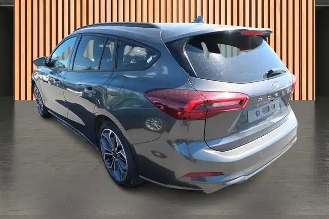 Ford Focus view 6