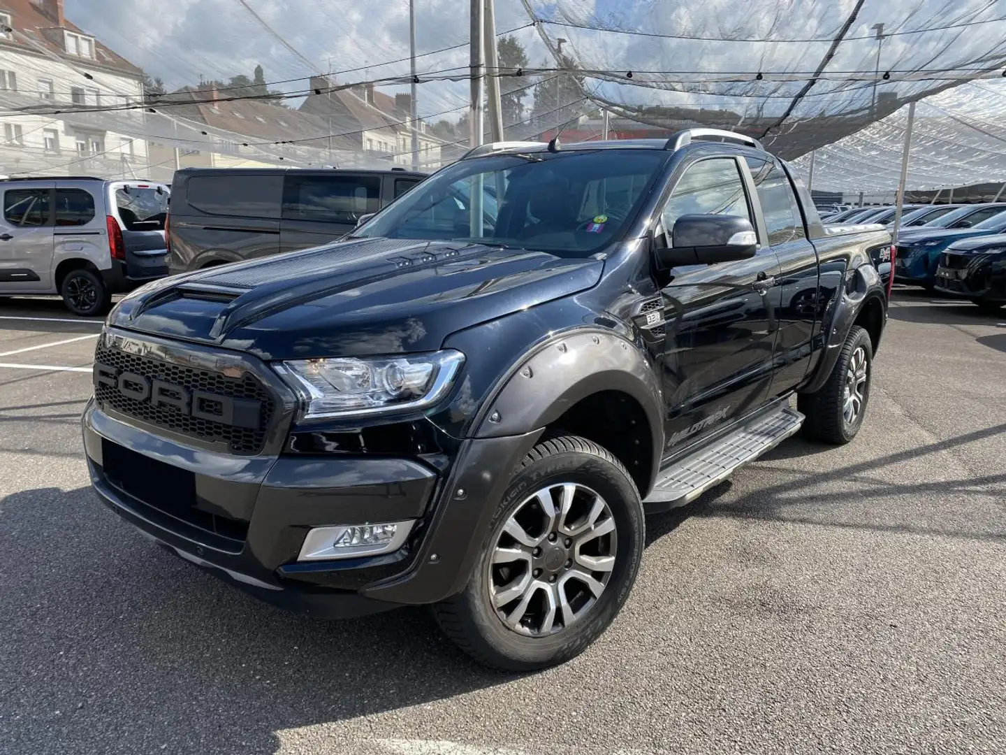 Ford Ranger III (2) SUPER CABINE 3.2 TDCI 200 WILDTRAK BVA Zwart - 1