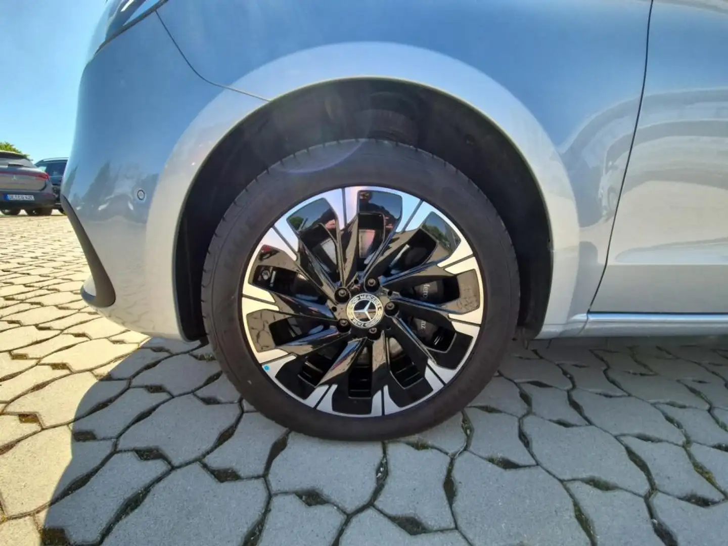 Mercedes-Benz V 220 d STYLE Lang STHZG+AHK 2,5T+LED Plateado - 2