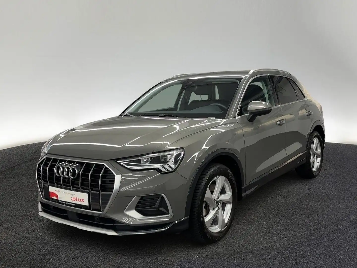 Audi Q3 advanced 40 TFSI qu.S tr. LED RFK NAVI VIRTUA Grau - 2