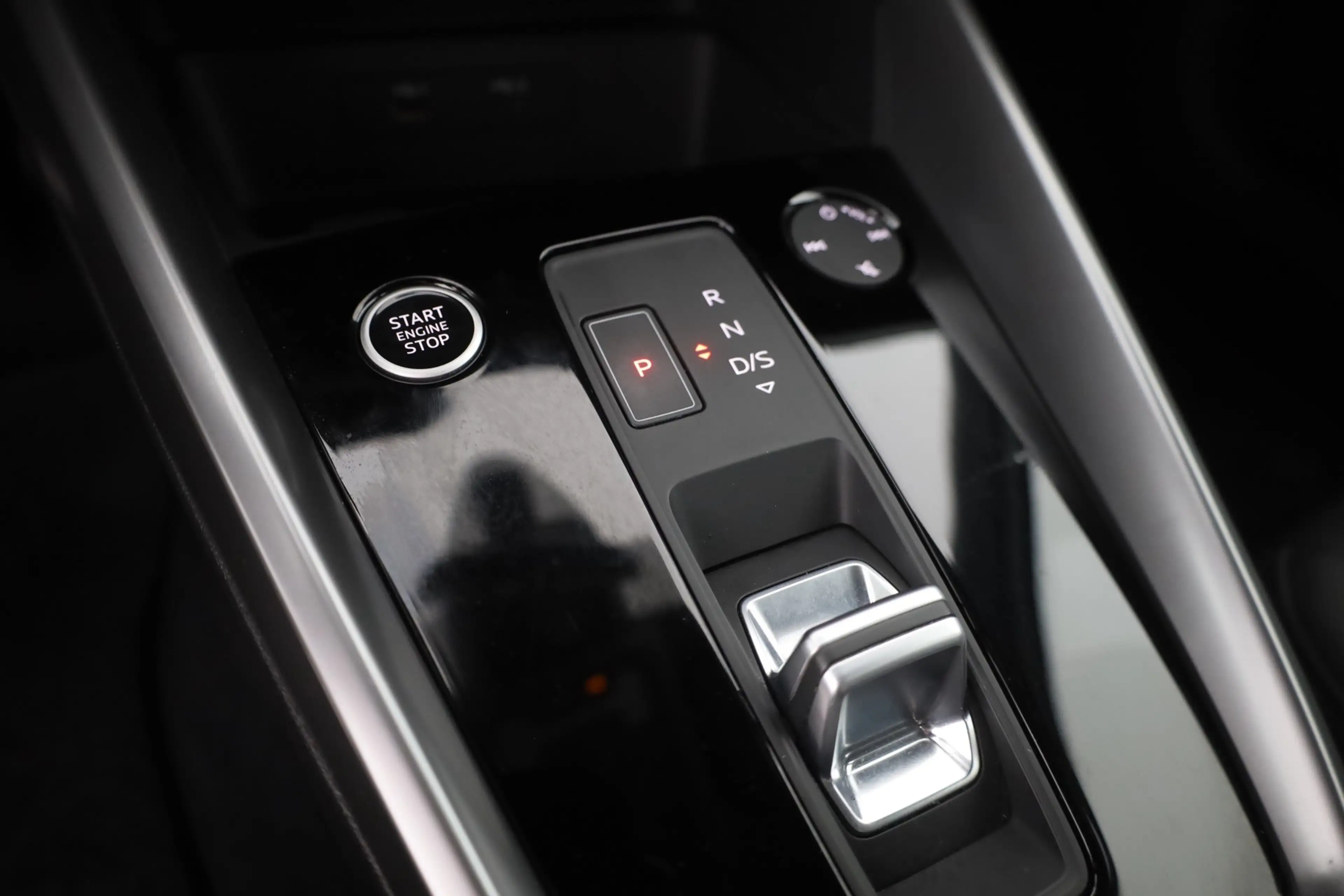 Audi A3 Sportback 35 TDI s-tronic LED Navi AHK DAB — photo 14