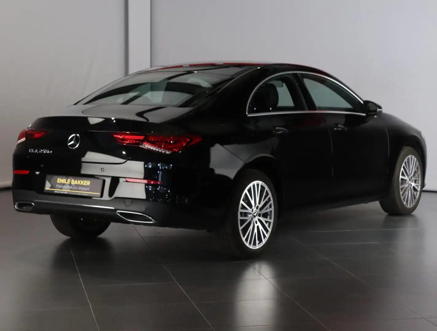 Mercedes-Benz CLA 250 e Luxury Line 9.600km!! Zwart - 2