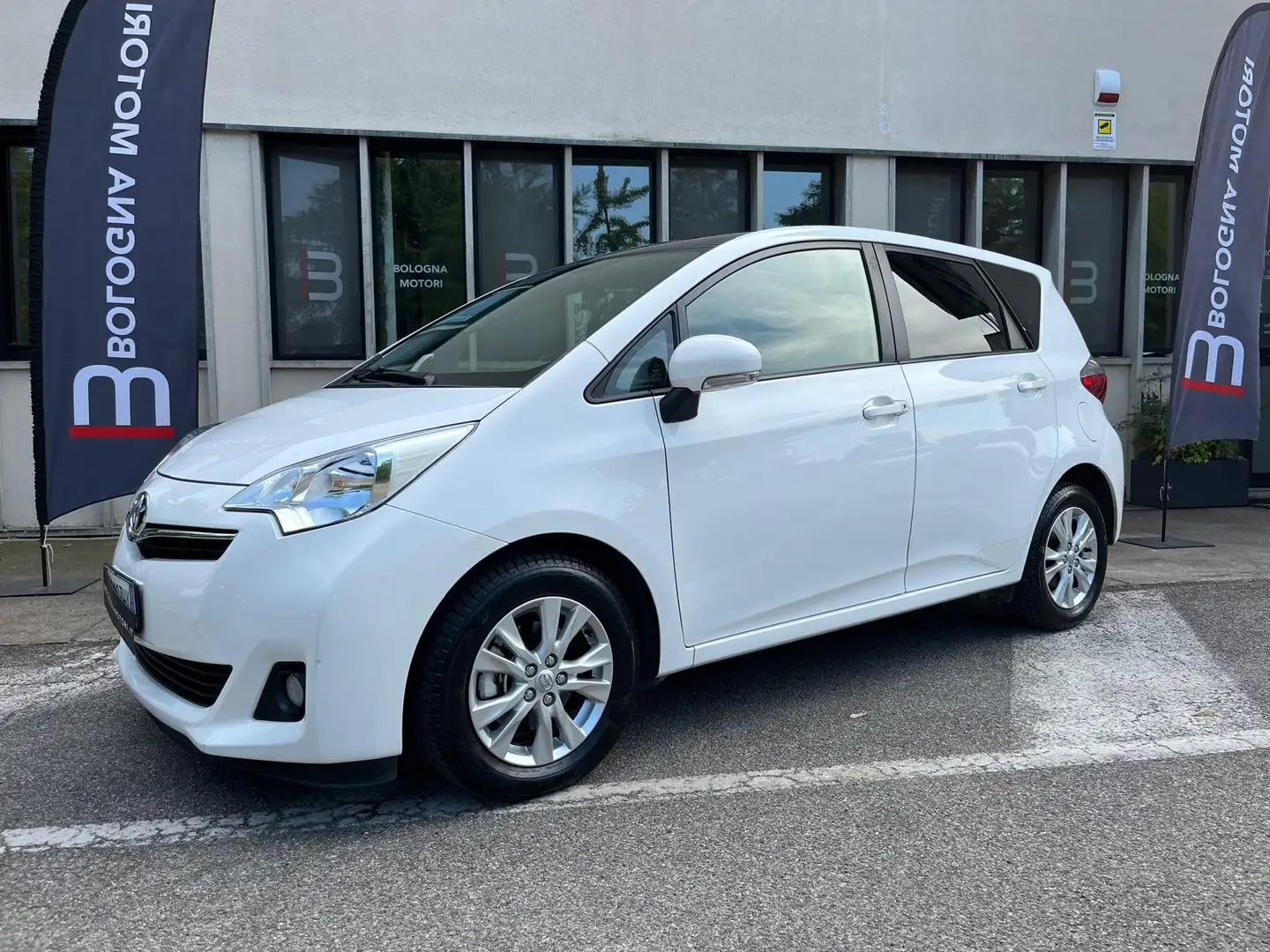 Toyota Verso-S Wit - 1