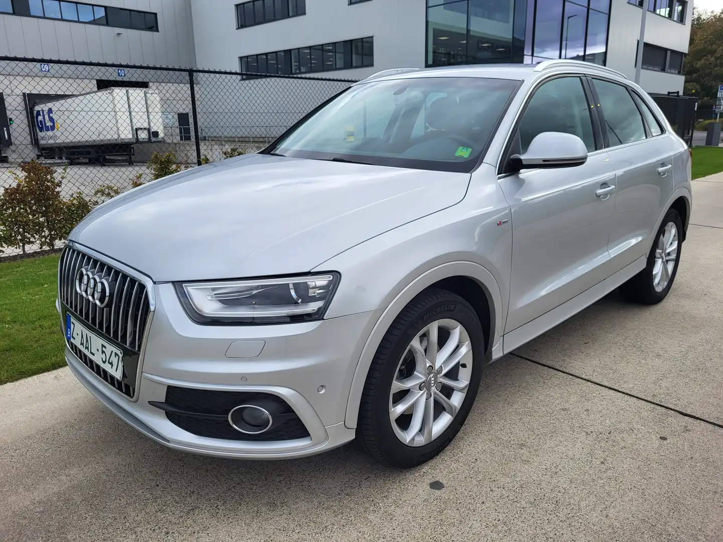 Audi Q3 Q3 1.4 TFSI S line S tronic Silber - 1