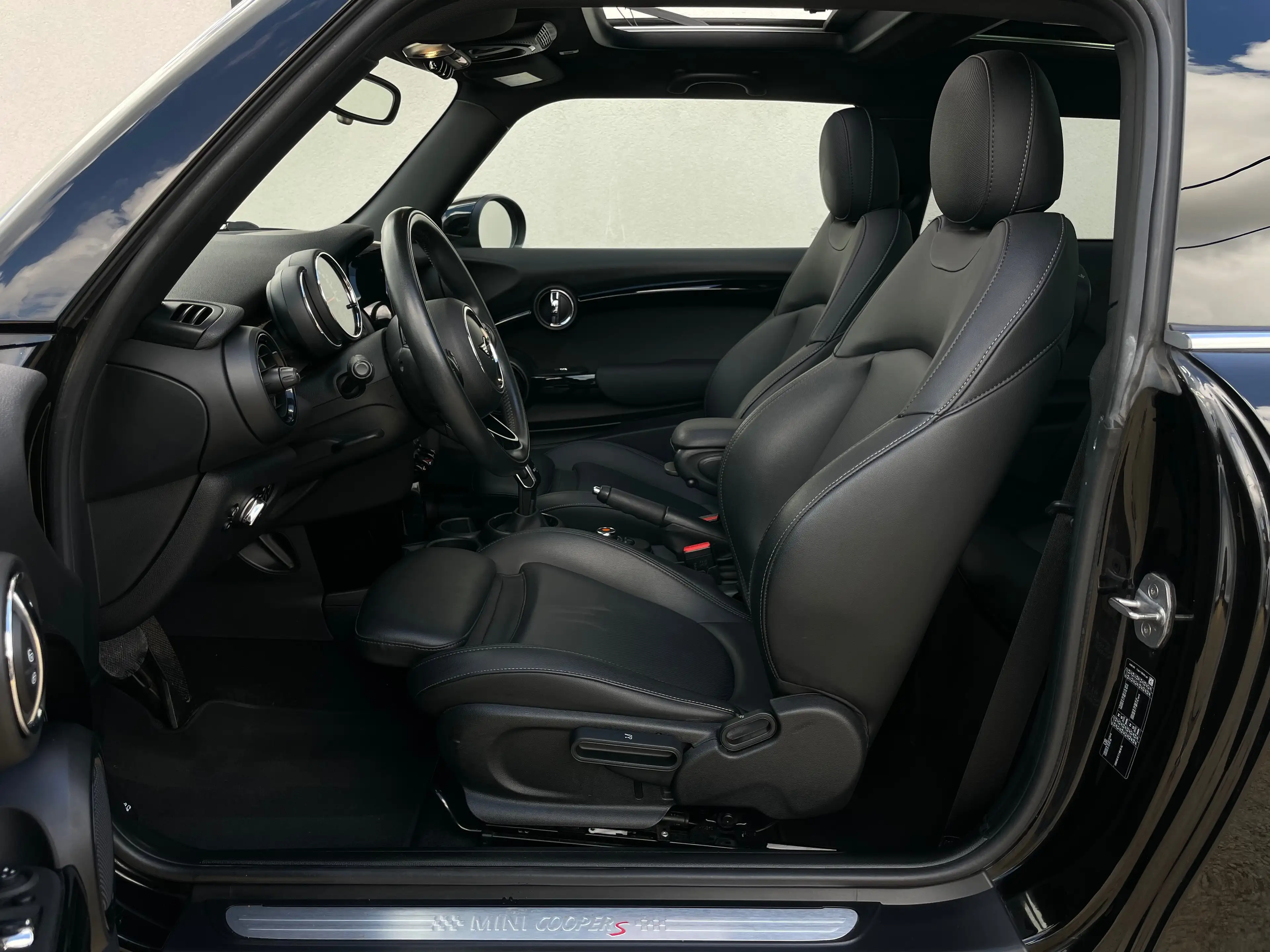 MINI Cooper S 2.0A/ TOIT OUVRANT/ FULL LED/ CUIR/ GPS/ CLIM — photo 13