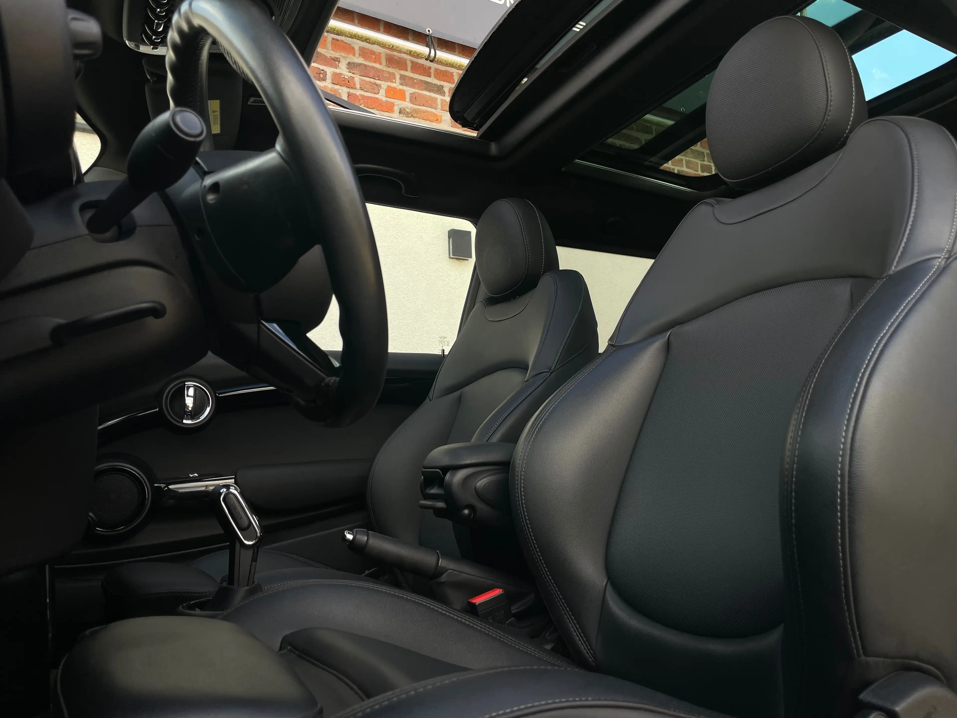 MINI Cooper S 2.0A/ TOIT OUVRANT/ FULL LED/ CUIR/ GPS/ CLIM — photo 15