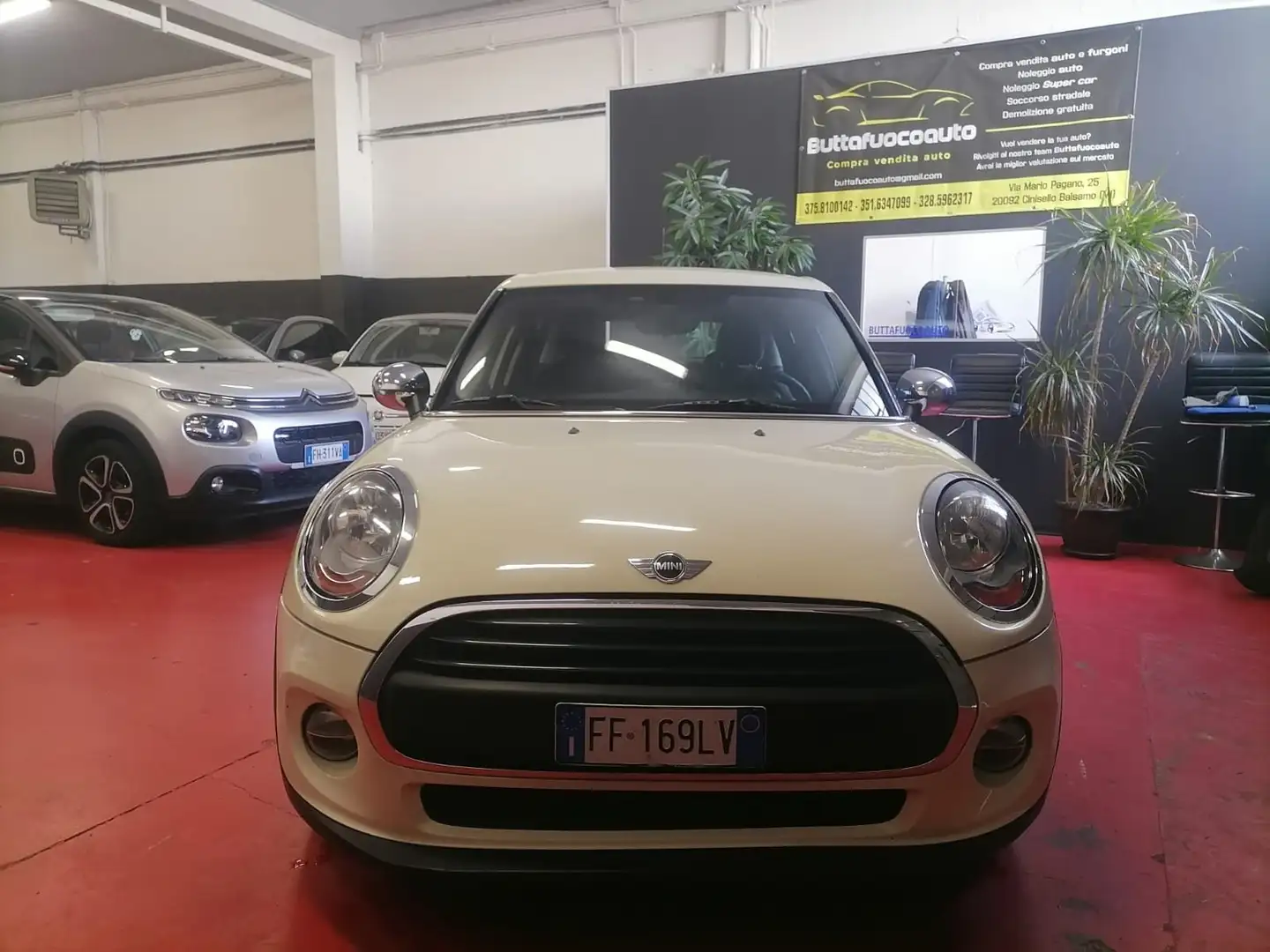 MINI One Mini IV F55-F56 2014 1.2 75cv 5p Beige - 2