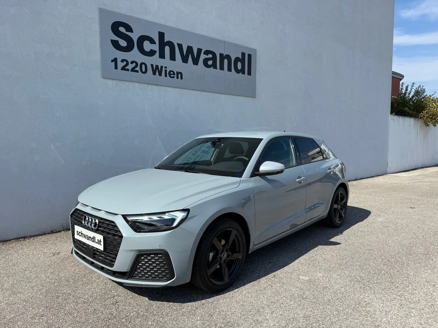 Audi A1 25 TFSI intense Grau - 2