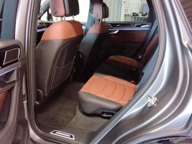 Volkswagen Touareg 3.0 V6 TDI R-Line 4Motion — photo 6