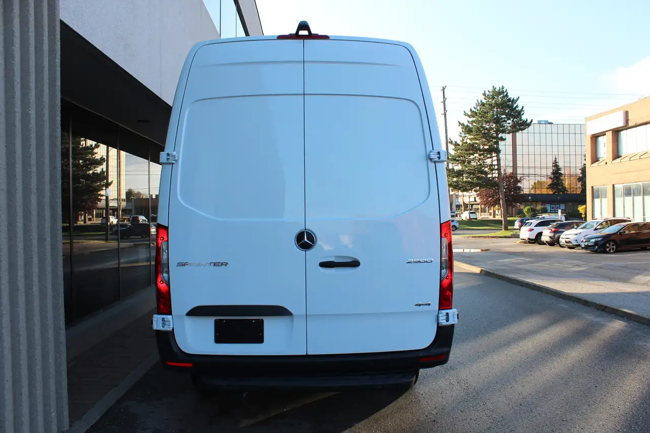 Mercedes-Benz Sprinter снимка Mercedes-Benz Sprinter