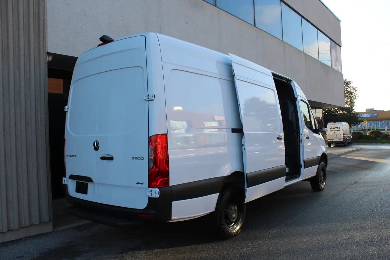 Mercedes-Benz Sprinter снимка Mercedes-Benz Sprinter