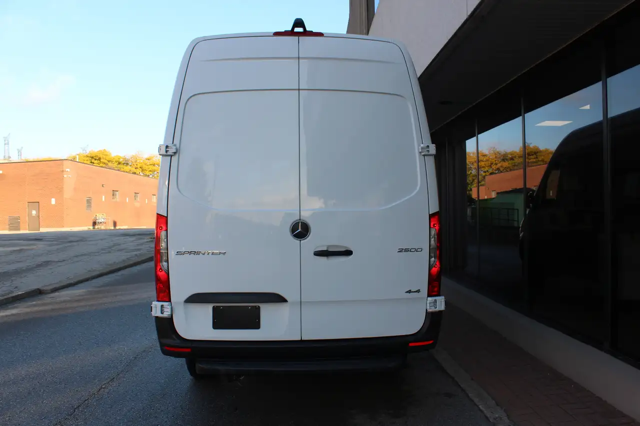 Mercedes-Benz Sprinter снимка Mercedes-Benz Sprinter