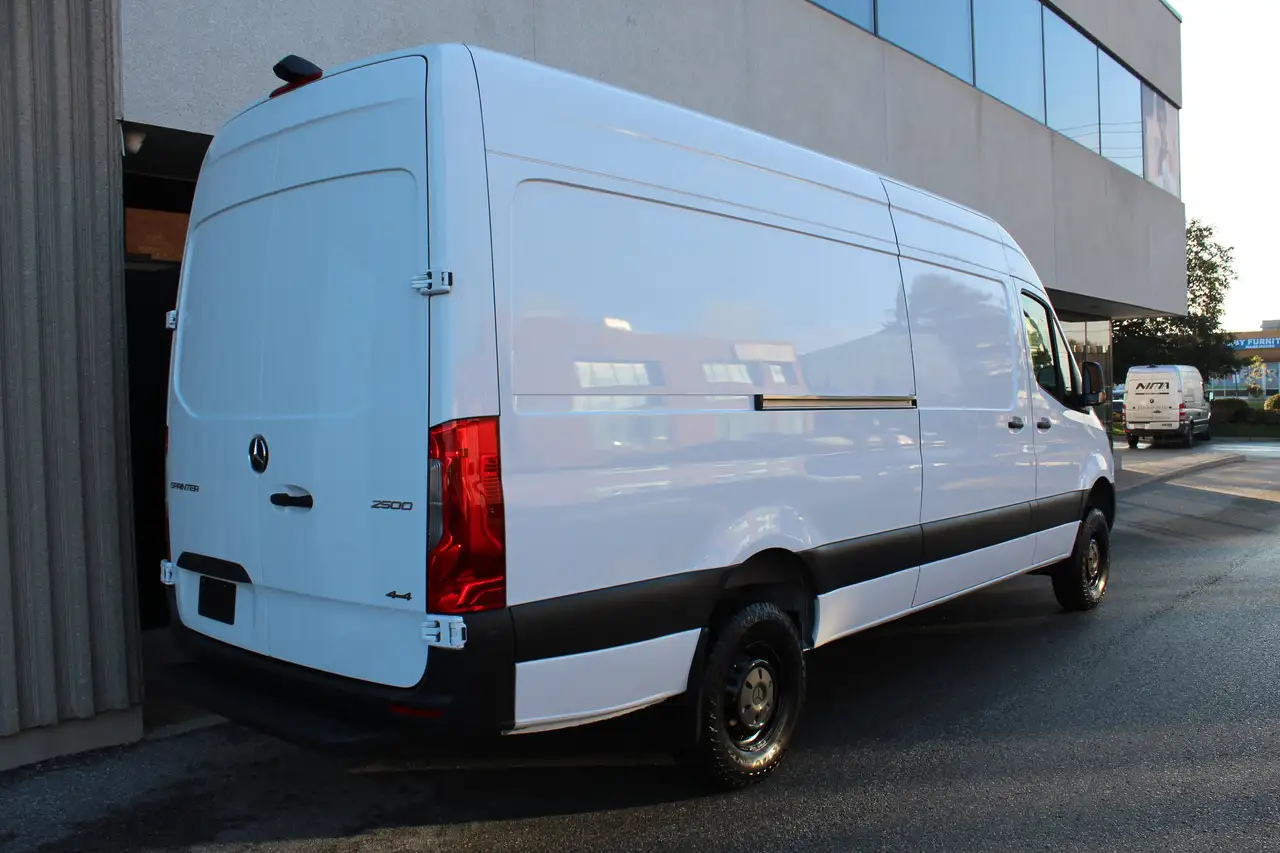 Mercedes-Benz Sprinter снимка Mercedes-Benz Sprinter