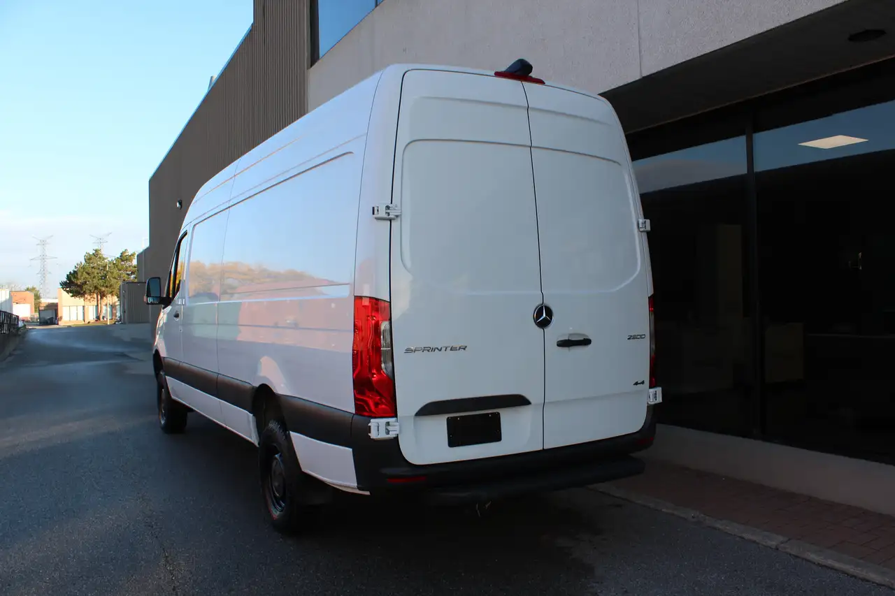 Mercedes-Benz Sprinter снимка Mercedes-Benz Sprinter