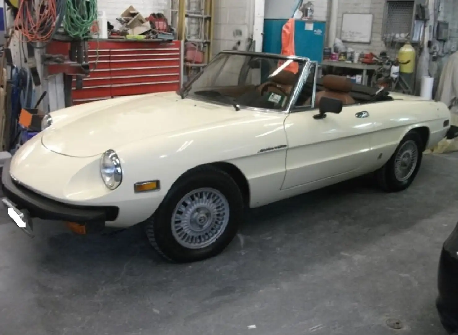 Alfa Romeo Spider Білий - 1