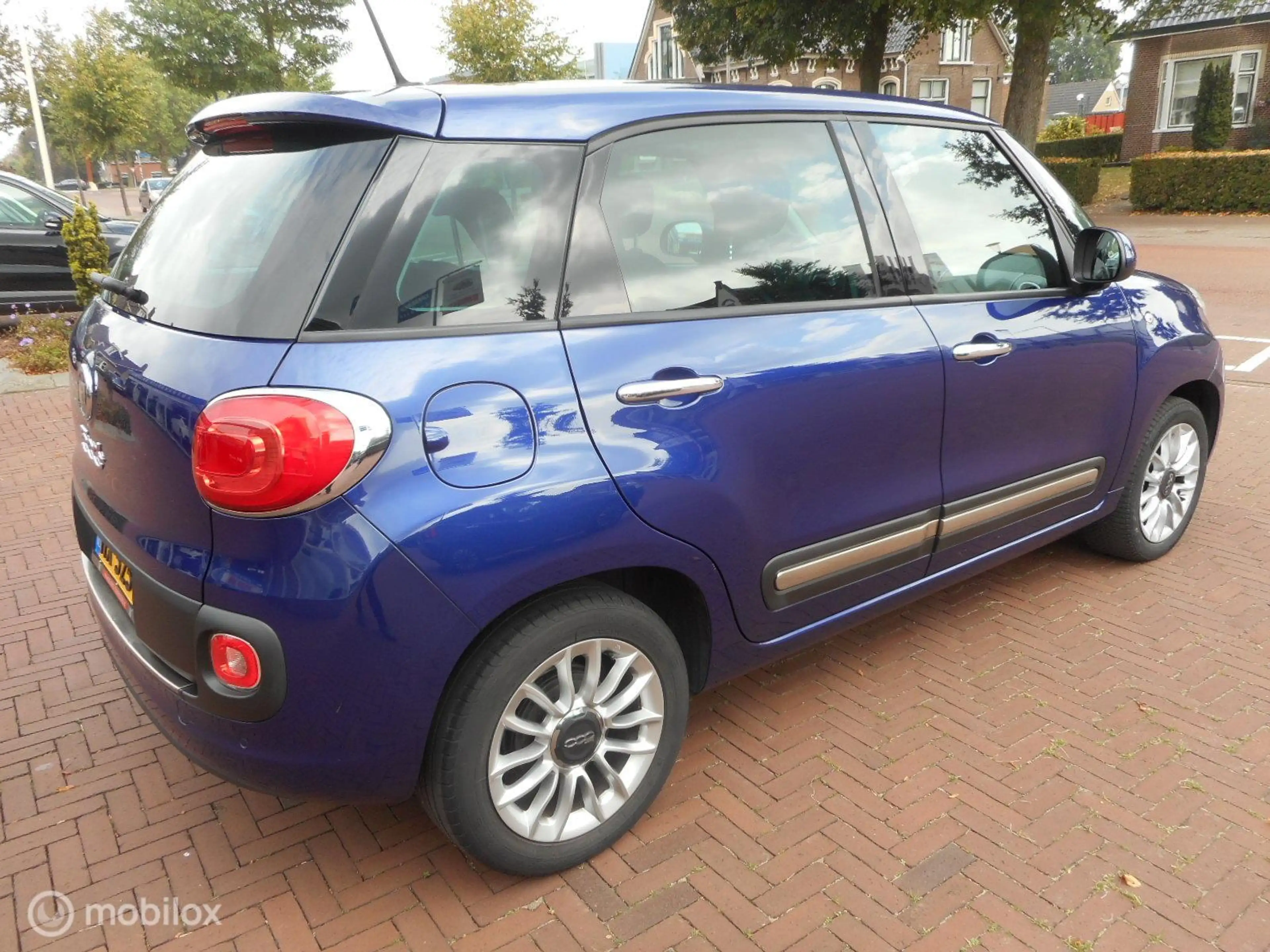Fiat 500L TwinAir Turbo 105 Lounge ECC+LM-16+PDC+CRUISE+META — photo 4