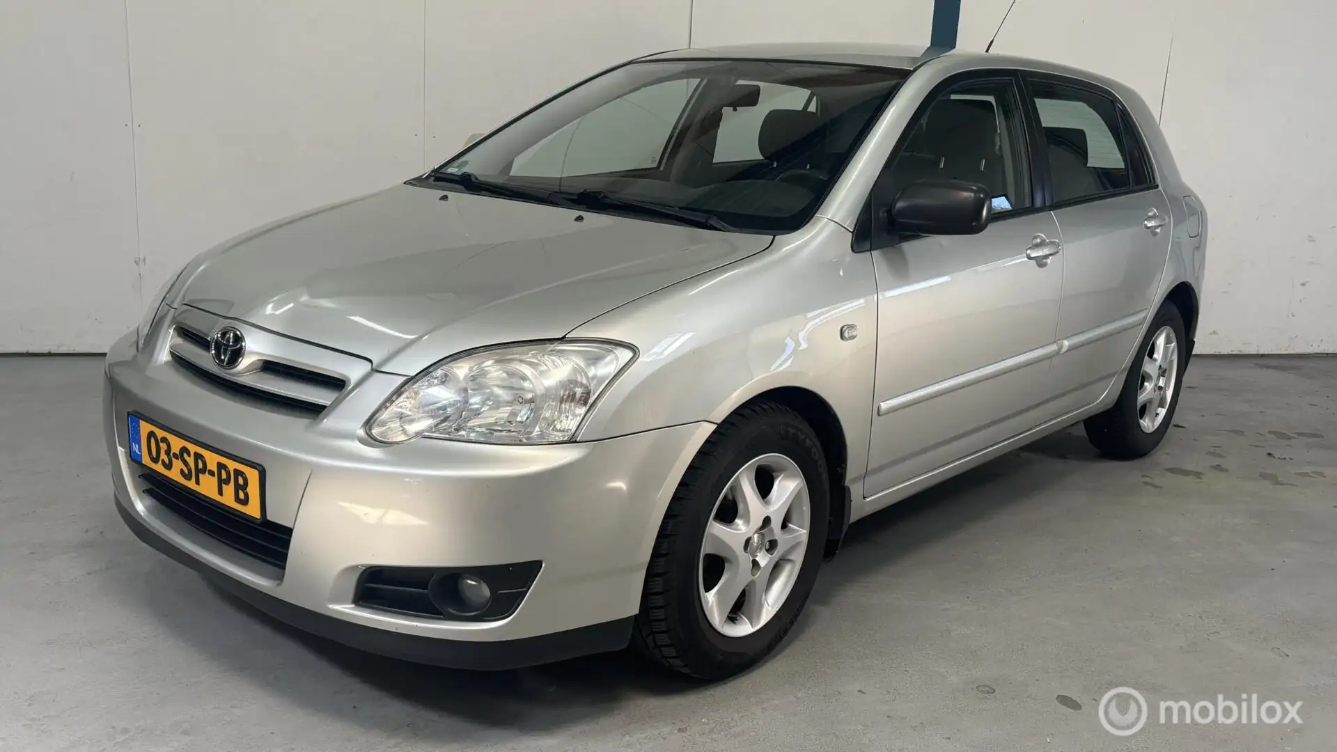 Toyota Corolla 1.6 VVT-i Anniversary CLIMATE CONTROL/CRUISE CONTR Grijs - 1