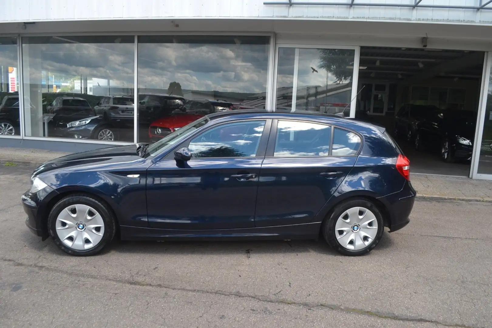 BMW 116 Baureihe 1 Lim. 116i 1.HAND Bleu - 2