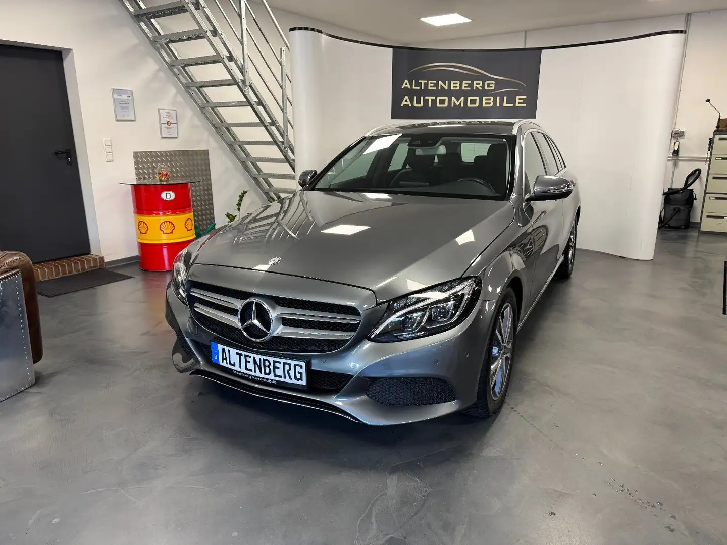 Mercedes-Benz C 180 T CGI PDC LED Tempomat Sitzheizung Navi Grau - 1