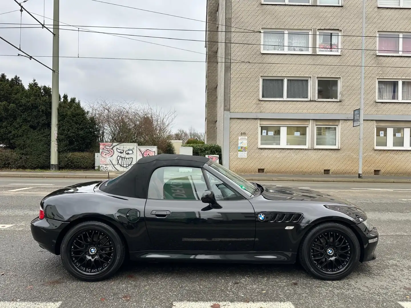 BMW Z3 roadster 2.2i M Paket 6 Zylinder Leder TOP Schwarz - 1