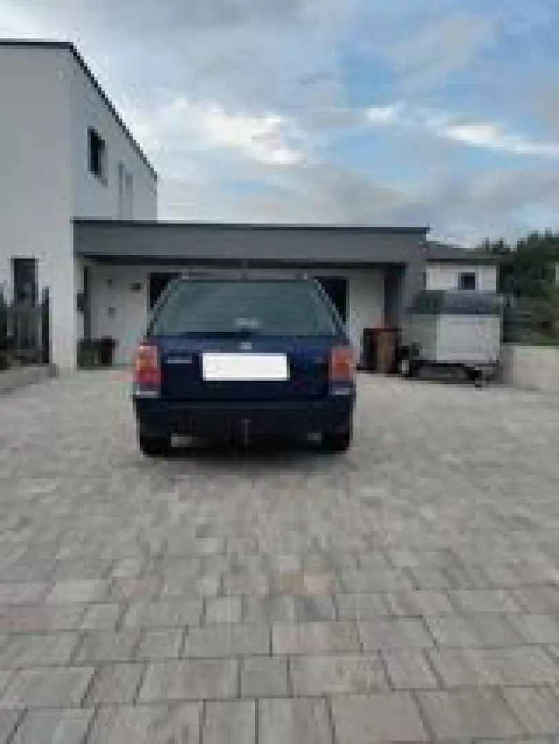 Volkswagen Passat Highline Blau - 2