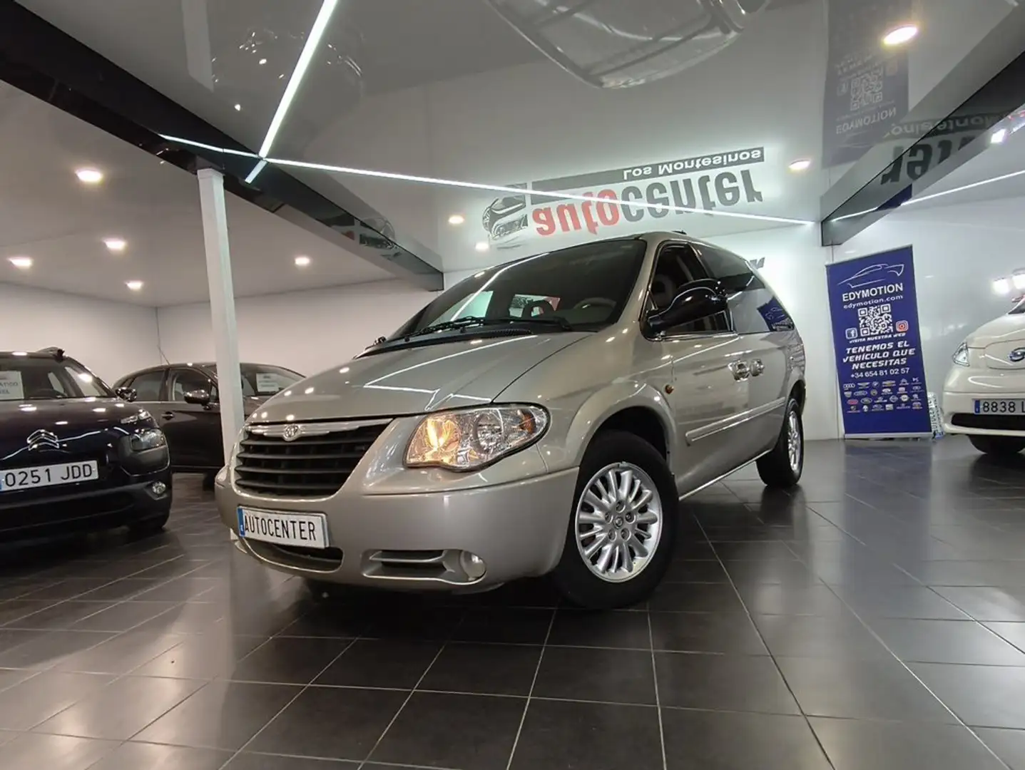 Chrysler Voyager 2.8CRD LX Aut. Beige - 1