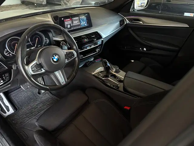 BMW 5 Series view 15