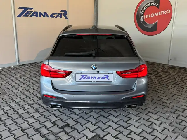 BMW 5 Series view 4