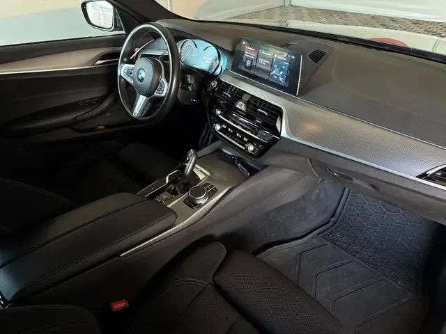 BMW 5 Series view 7