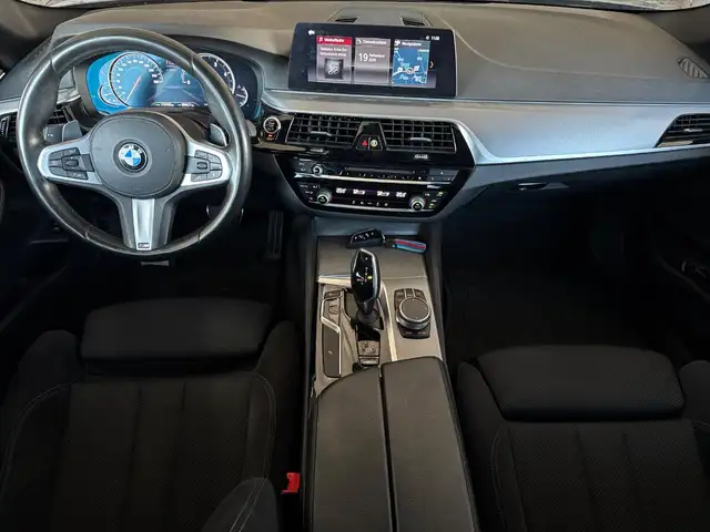 BMW 5 Series view 5
