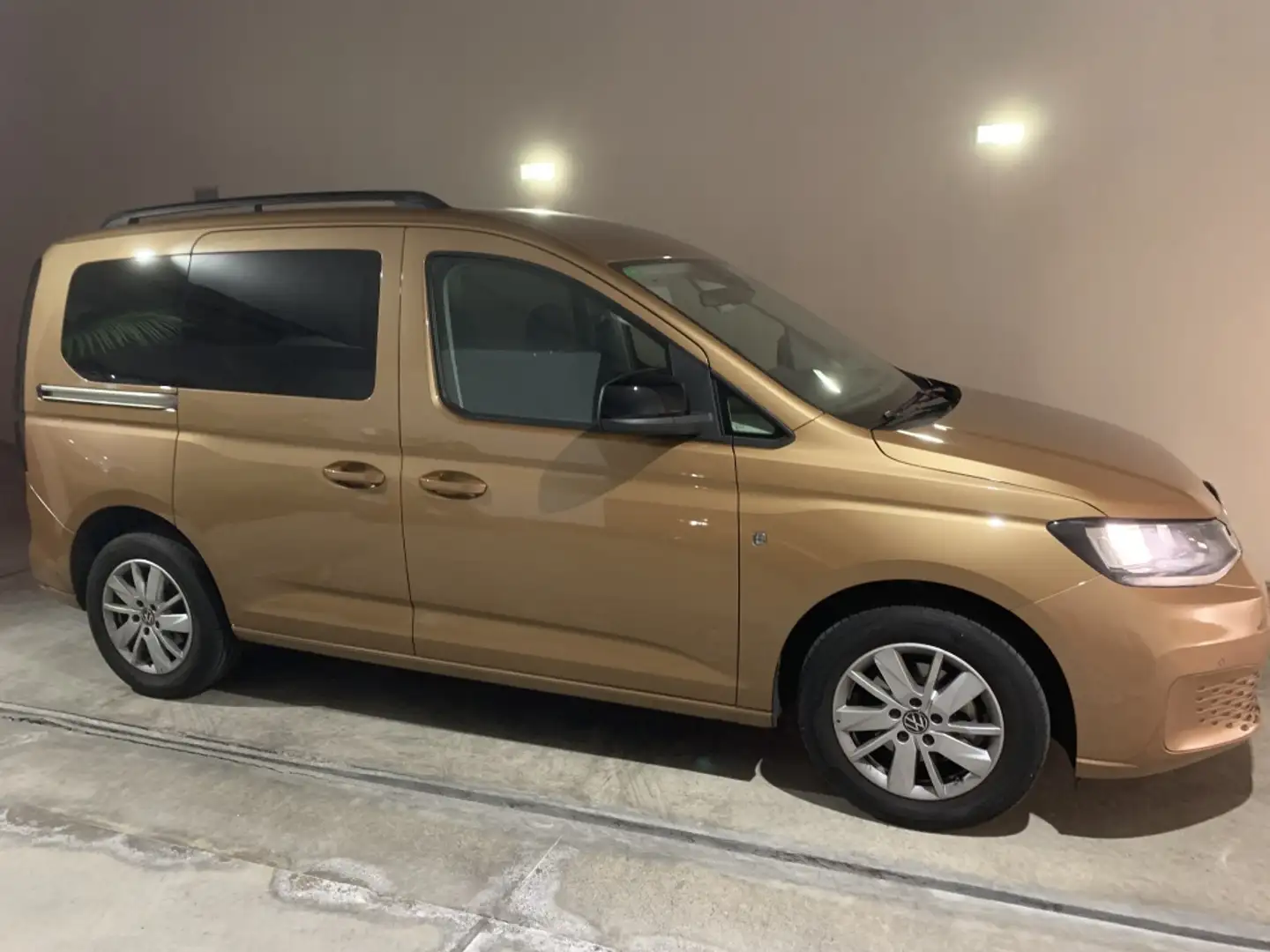 Volkswagen Caddy 2.0TDI Outdoor 102 Beige - 1