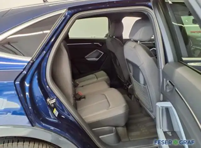 Audi Q3 view 9
