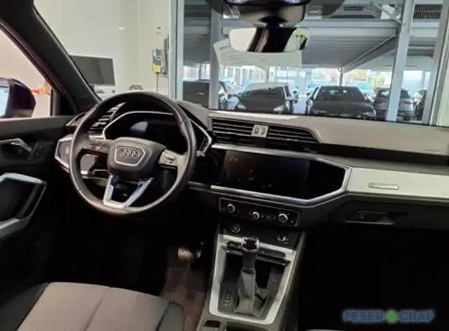Audi Q3 view 7