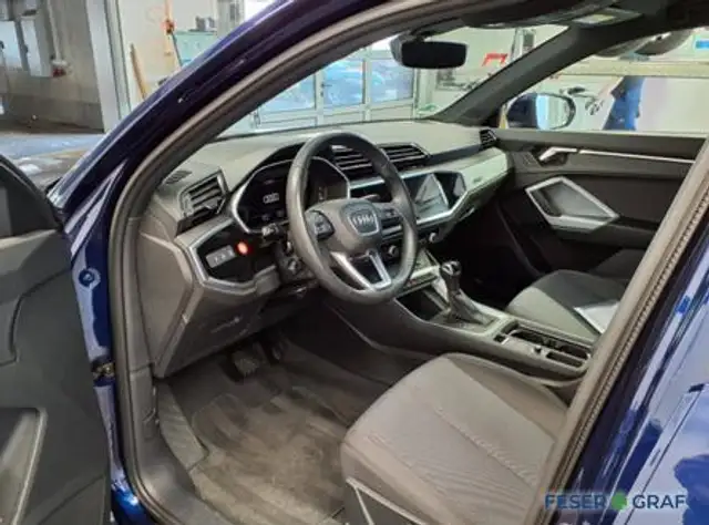 Audi Q3 view 6