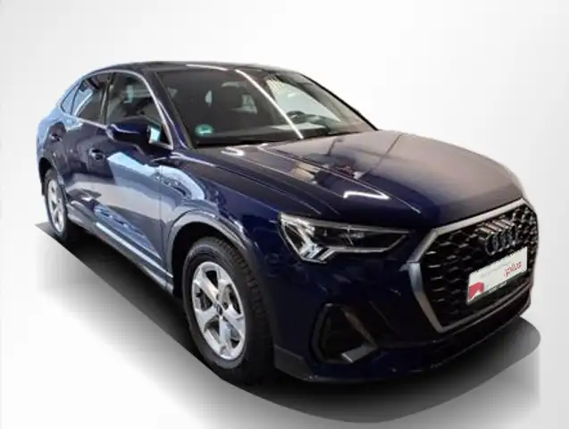 Audi Q3 view 10