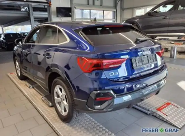 Audi Q3 view 4