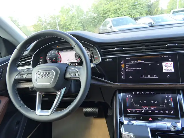 Audi Q8 view 9