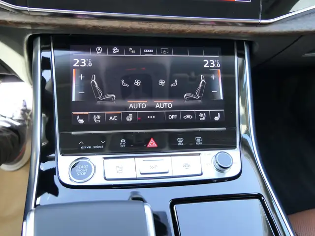 Audi Q8 view 12