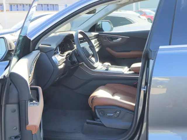 Audi Q8 view 6