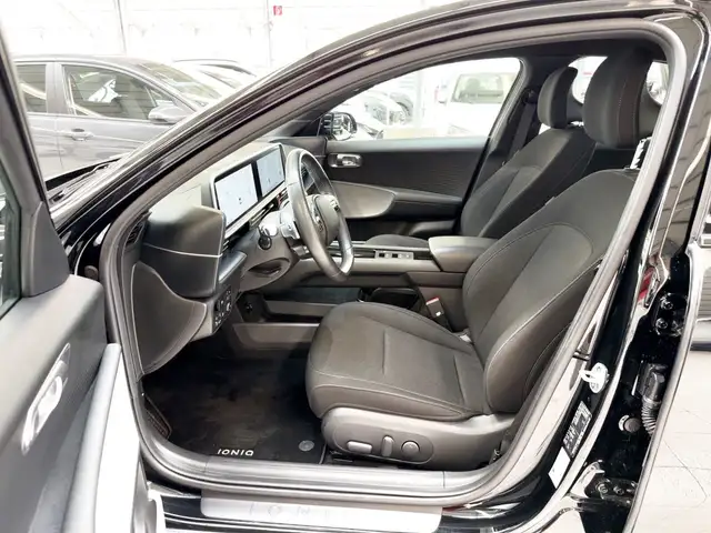 Hyundai Ioniq 6 view 8