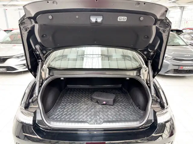 Hyundai Ioniq 6 view 6