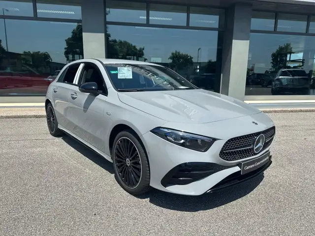 Mercedes-Benz A 250 e con tecnologia ibrida EQ Alpine