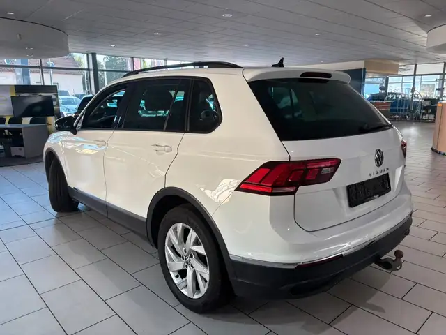 Volkswagen Tiguan view 4