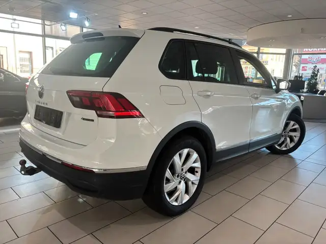 Volkswagen Tiguan view 8
