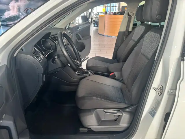Volkswagen Tiguan view 14