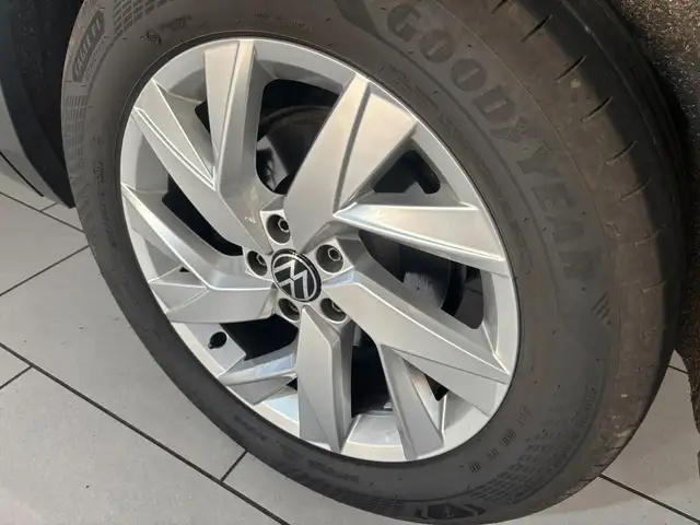 Volkswagen Tiguan view 6