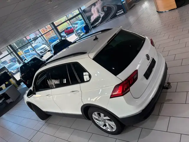 Volkswagen Tiguan view 5