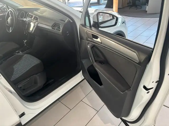 Volkswagen Tiguan view 11
