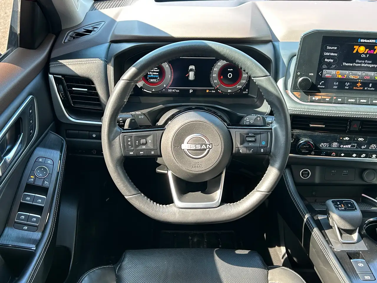 Nissan Rogue снимка Nissan Rogue