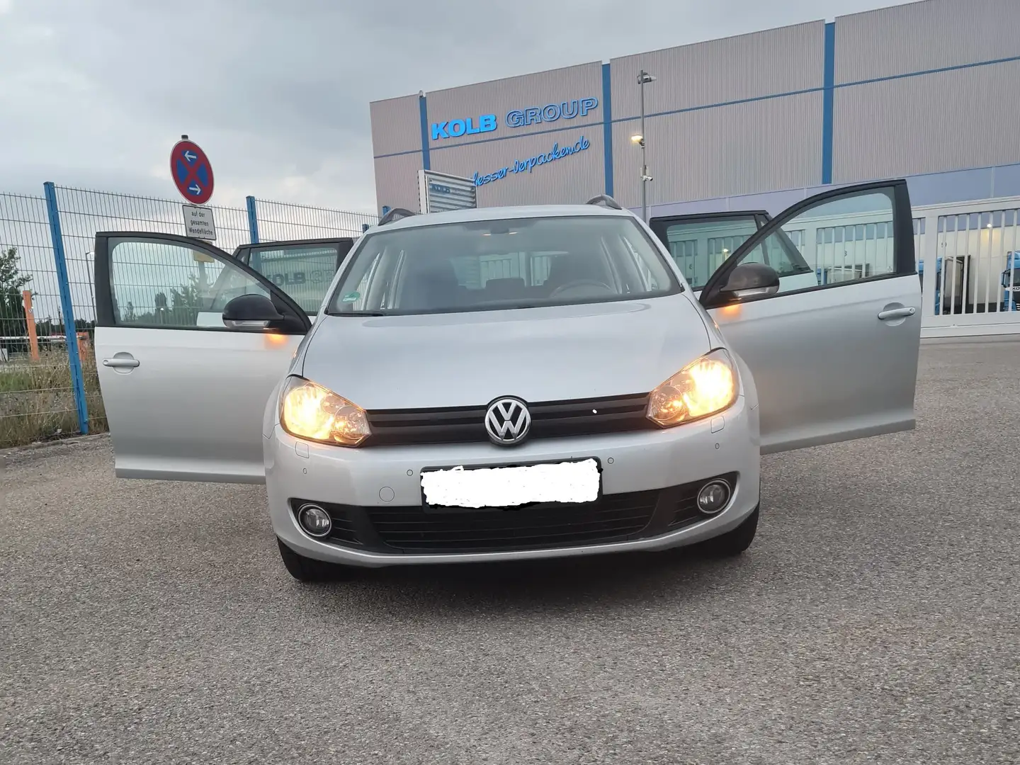 Volkswagen Golf Variant Golf Variant 1.6 TDI DPFMATCH Stříbrná - 1